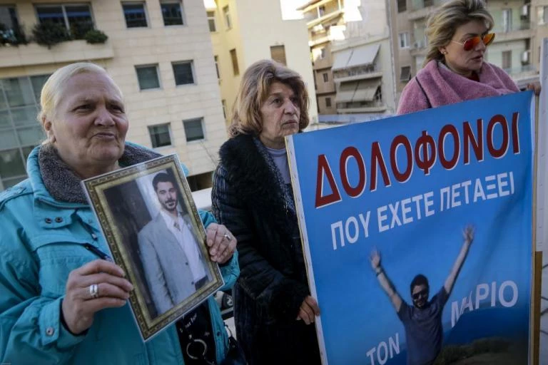 Ράγισαν καρδιές στην κατάθεση της μητέρας του 26χρονου Μάριου – «Σας παρακαλώ θέλω να μου βρείτε τα κοκκαλάκια του παιδιού μου!»